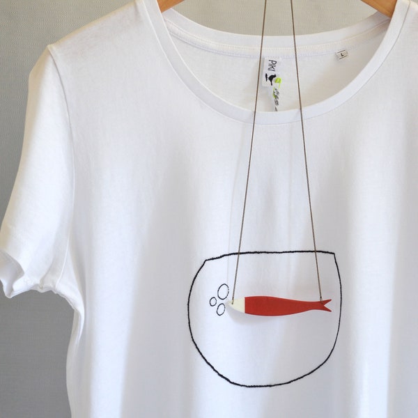 T-shirt in cotone 100% organico con boccia e collana pesce rosso