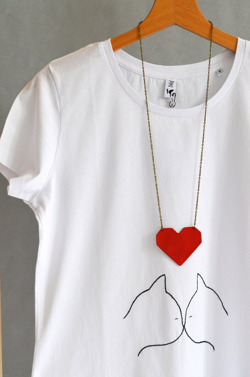 100/% organic cotton T-shirt with kittens and heart