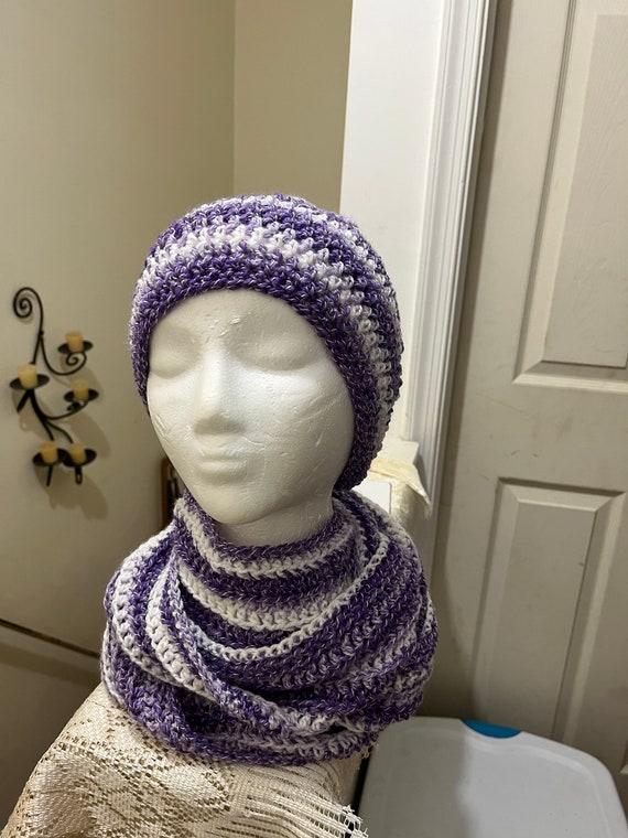 A hand crochet infinity scarf and hat set IVORY BONE CREAM HAND CROCHET HAT AND INFINITY SCARF SET  main image 4