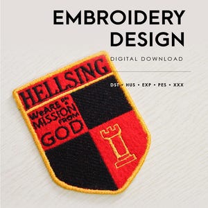 Könnte beinhalten: Ein schildförmiges Stickmuster mit einem schwarz-rot geviertelten Hintergrund und gelbem Rand. Der Text HELLSING und WE ARE ON A MISSION FROM GOD ist in Schwarz gestickt, ergänzt durch ein gelbes Symbol einer Schachturm-Figur.