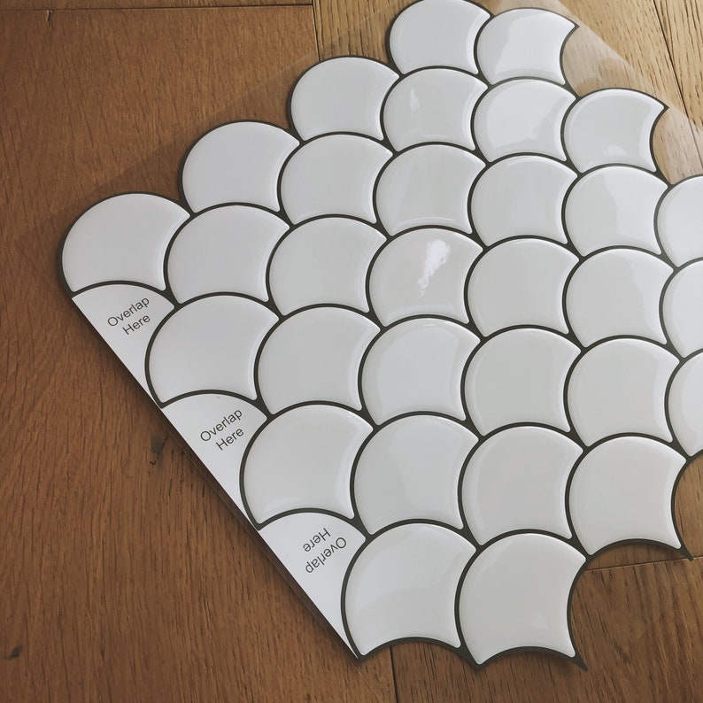 white fish scale tile backsplash