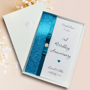 Kaart 3e verjaardag - Leder 3 jaar derde huwelijksverjaardag cadeau vrouw echtgenoot vriendin vriend - 18 kleuren om uit te kiezen - luxe strik