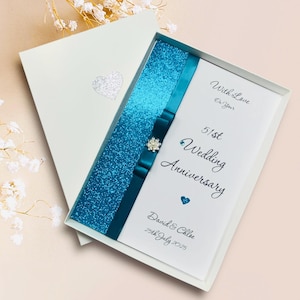 Biglietto d'auguri per il 51° anniversario di matrimonio - Regalo per il 51° anniversario di matrimonio per moglie, marito, fidanzata e fidanzato - 18 colori tra cui scegliere - Fiocco di lusso