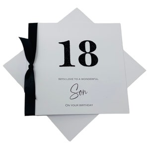 Verjaardagskaart zoon - Gepersonaliseerde luxe wenskaart, cadeau voor stiefzoon - 17 kleuren - ELK JAAR - Glitternummer