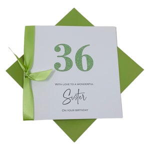 Cartão de aniversário de irmã - Cartão de felicitações de luxo personalizado, presente para irmã, meia-irmã - 17 cores - QUALQUER ANO - Número de glitter