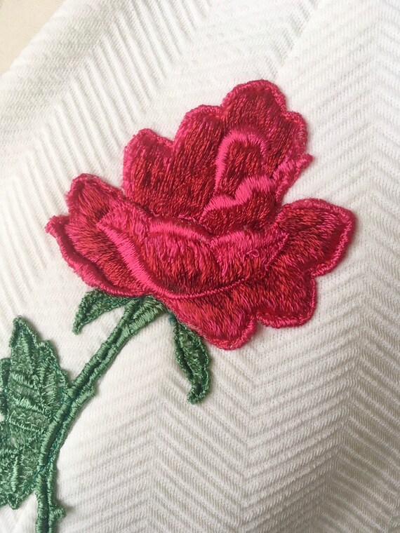 70s A Single Rose Vest - 1970s White Textured Sle… - image 9