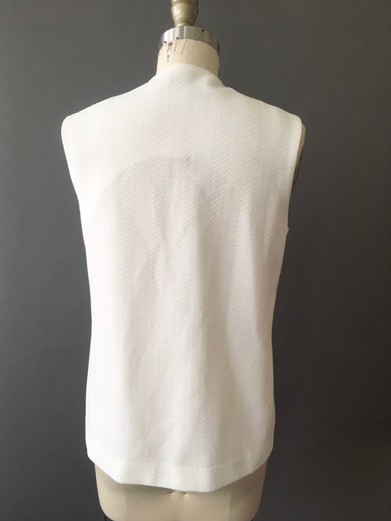 70s A Single Rose Vest - 1970s White Textured Sle… - image 7