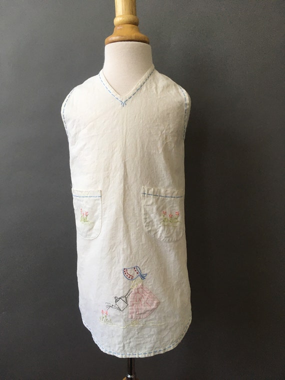 Vintage Watering Plants Apron - Hand Embroidered … - image 2