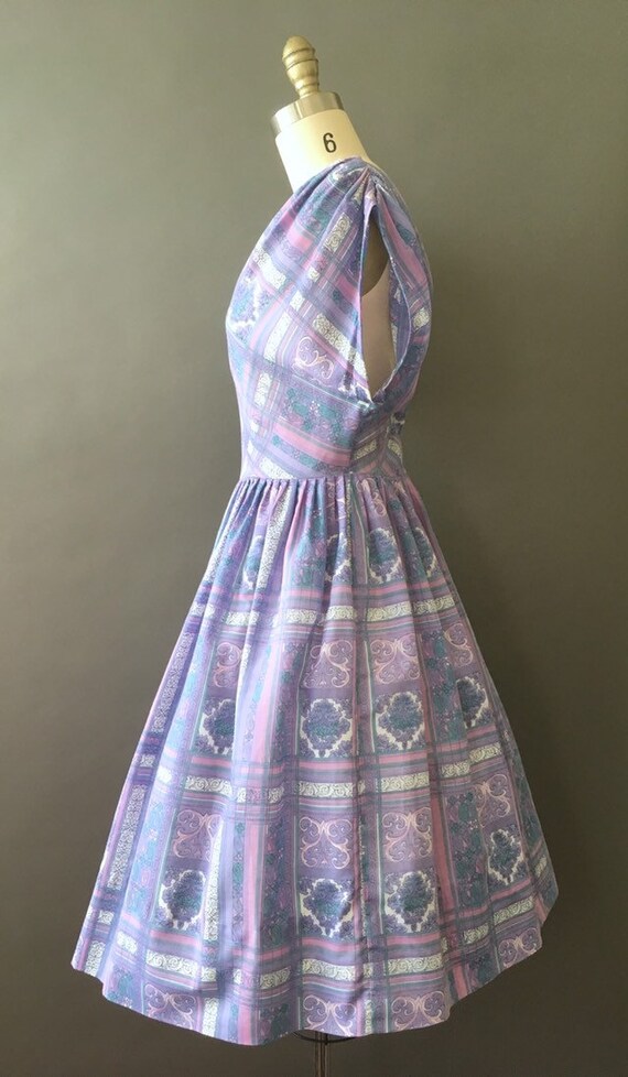 50s Lilac Belle Dress - 1950s Vintage Fit and Fla… - image 6