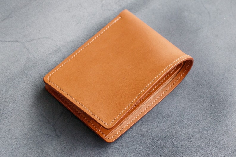 Cartera de hombre plegable en piel de buttero italiana color whisky imagen 3
