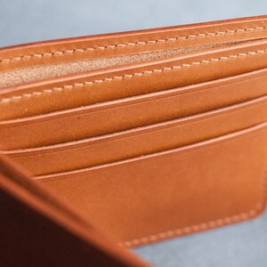 Cartera de hombre plegable en piel de buttero italiana color whisky imagen 5