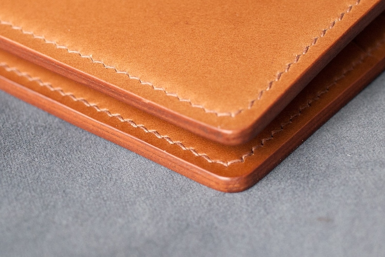 Cartera de hombre plegable en piel de buttero italiana color whisky imagen 6