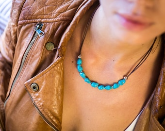 Turquoise necklace with adjustable leather cord // Chunky Turquoise necklace for women // Turquoise Bib Necklace // Turquoise choker