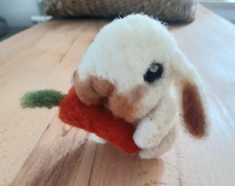 lapin en laine feutrée, lapin blanc needlefelted bunny, wool bunny, felted toy, wool art, lapin sculpté