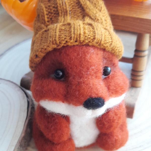 Leo le joli renard en laine cardée , felt toy, needelfelt fox , needlefelting animal , felted fox, carded wool , animal feutré, feutrage