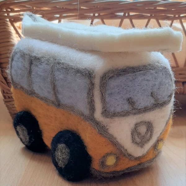 Let's go! needle felt camper van, felted camper van, felted bus, woolart, camper van en laine feutrée, feutrage