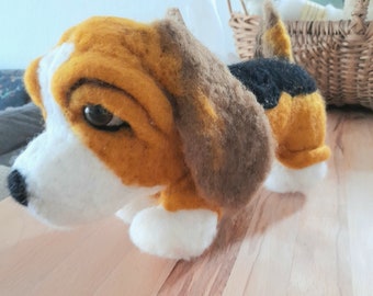 Gin le joli chien, felted dog, needlefelting, needlefelt basset hunt, feutrage, wool basset hunt, wool dog, chien feutrée, basset hunt