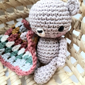 Pattern of Marcel the pretty little bear and his cuddly toy, crochet bear tutorial, crochet pattern, crochet bear explanation