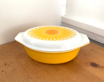 Pyrex Daisy Casserole Dish Vintage Cinderella Sunflower Covered Dish Orange Yellow Oval Casserole 2.5 qt with Lid