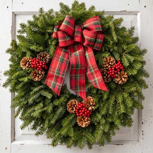 Fresh Maine Balsam Fir Christmas Wreath: Plaid Bow & Pine Cones (22")