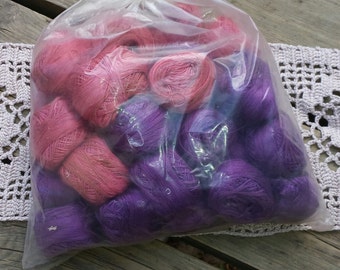 Set of embroidery floss spools