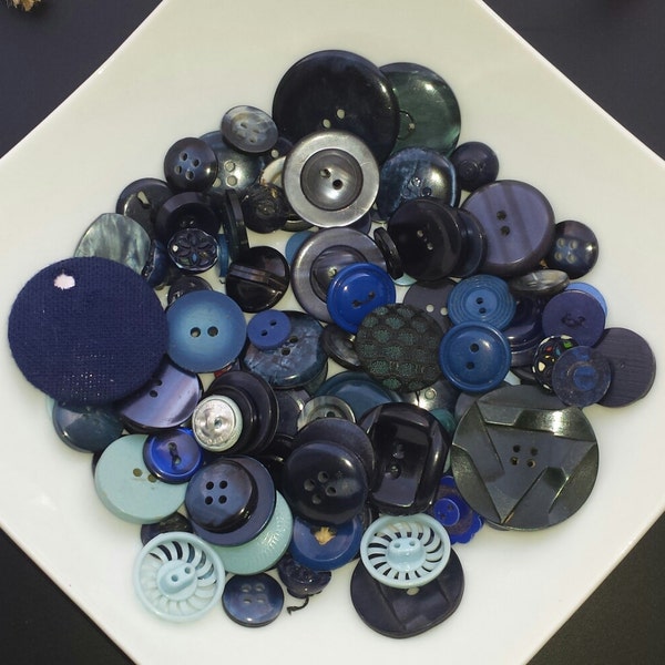 Lot de boutons de diverses couleurs bleues vintage