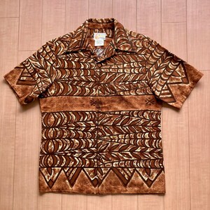 Awesome tribal print shirt with layers of leaves overlapping like waves! Late 1960s, Iolani!
