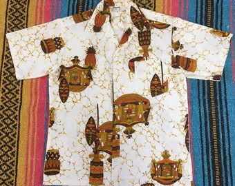 The Royal Hawaiian! A shirt with a beautiful Hawaiian royal motif!