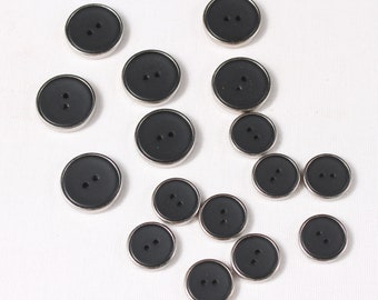 12 buttons, 2 holes, black and silver, 18mm or 23mm, polyester (8261-ST)