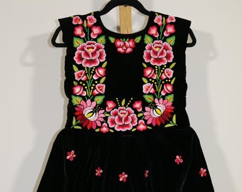FREE shipping! Tehuanita dress: Mexican dress girls, beautiful hand-woven flowers in velvet. Party dress, made in Mexico
