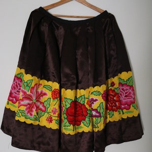 Mexican Tehuana skirt: tehuana skirt with hand-embroidered flowers on brown saten, collector's skirt, Made in Mexico, Tehuanas image 2
