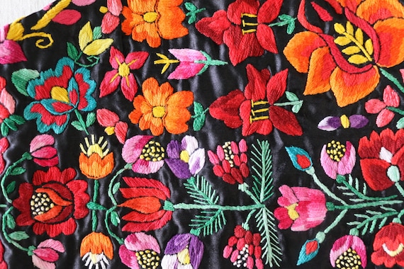 Vintage Mexican Hand-embroidered Huipil: Embroidered Flowers on