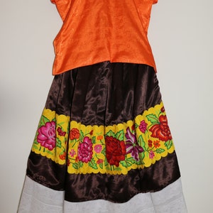 Mexican Tehuana skirt: tehuana skirt with hand-embroidered flowers on brown saten, collector's skirt, Made in Mexico, Tehuanas image 7