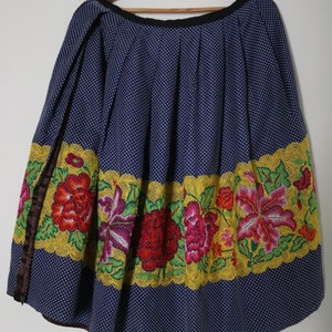 Mexican Tehuana skirt: tehuana skirt with hand-embroidered flowers on brown saten, collector's skirt, Made in Mexico, Tehuanas image 3