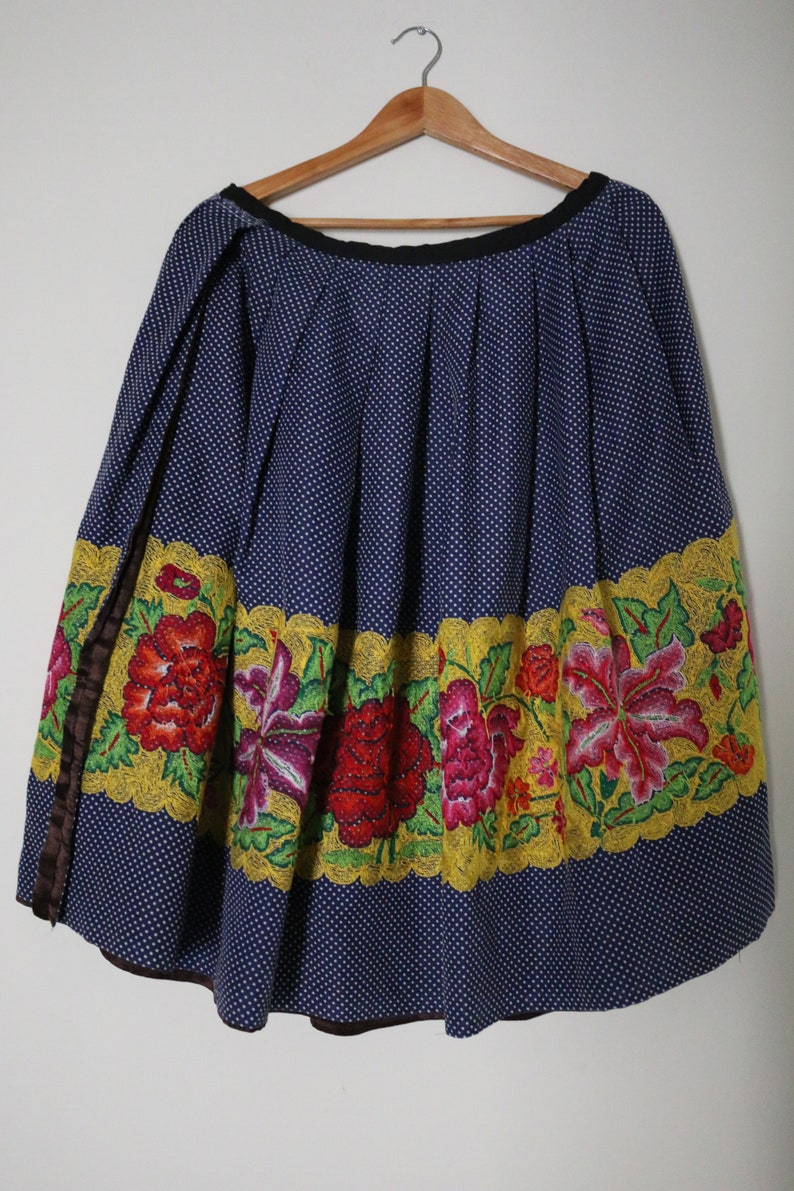 Mexican Tehuana skirt: tehuana skirt with hand-embroidered flowers on brown saten, collector's skirt, Made in Mexico, Tehuanas image 3