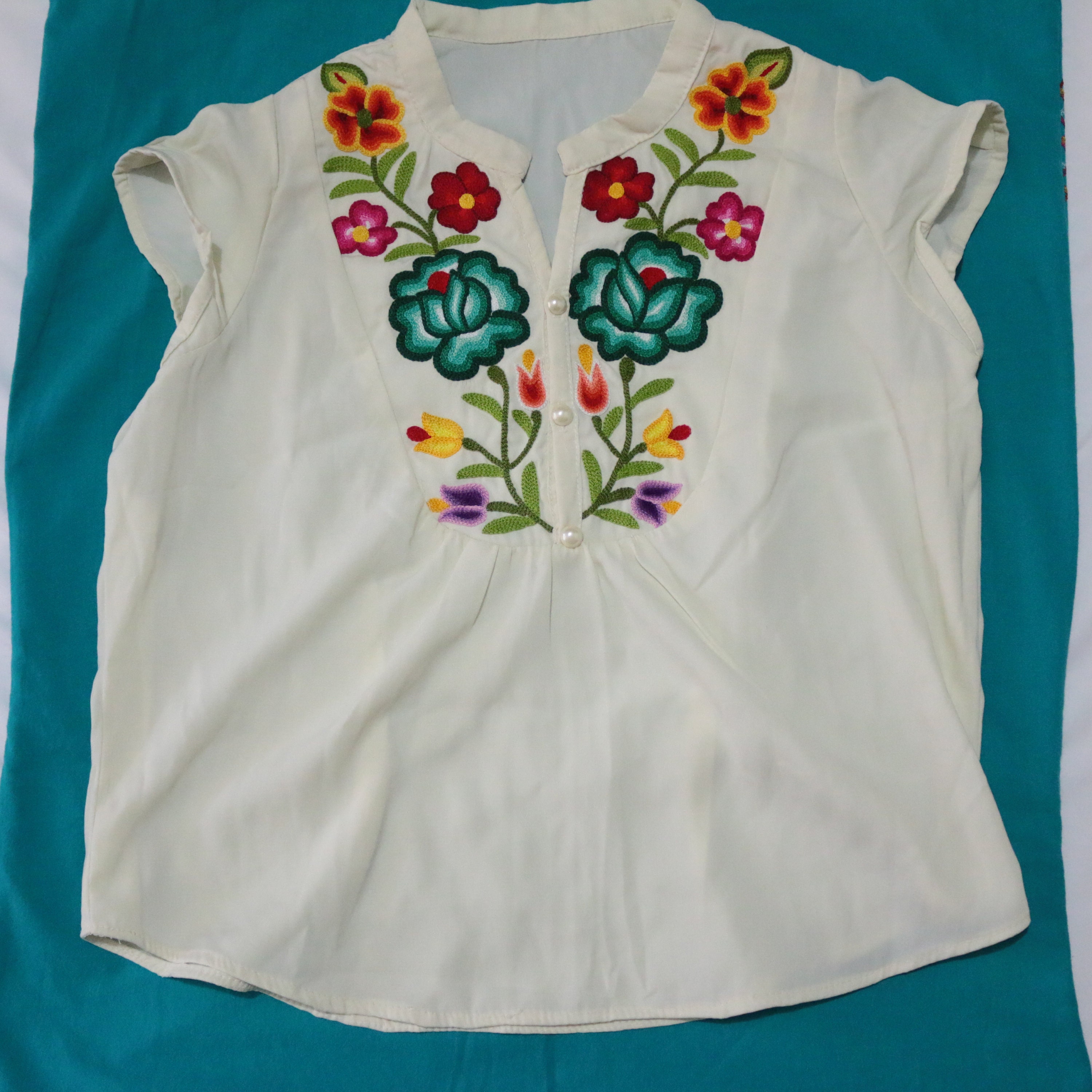 blusas bordadas con flores