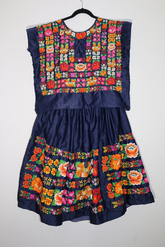 Navy Blue Embroidered TEHUANA dress: Vintage mexic