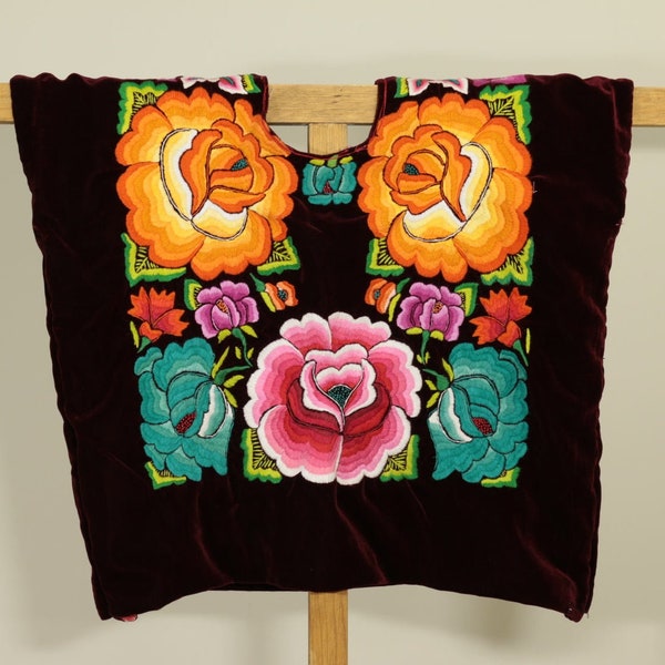 Blusa mexicana VINTAGE de tehuana. Huipil con flores bordadas a mano con estilo antiguo. Hecho a mano. Estilo Frida
