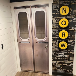 Muurschildering op deur - metrostel van New York, metro, underground. Sticker voor deur, muur, koelkast, zelfklevende hoes, wikkel.