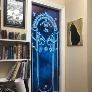Magische Tore – Türwandbild zum Abziehen und Aufkleben, Fantasy-Tor, Märchen-Umhüllung, entfernbarer Aufkleber, Abdeckung, Abziehbild. Kinderzimmerdekor. Benutzerdefiniertes Format