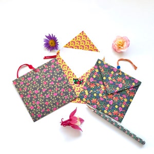 Petites enveloppes et leurs cartes, thème fleurs
