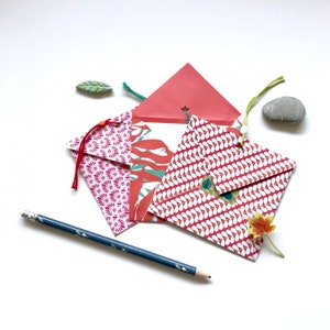 Petites enveloppes et leurs cartes, thème plantes