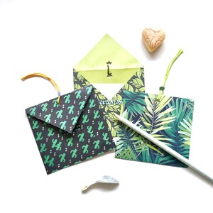 Petites enveloppes et leurs cartes, thème plantes