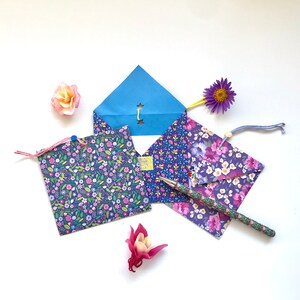 Petites enveloppes et leurs cartes, thème fleurs