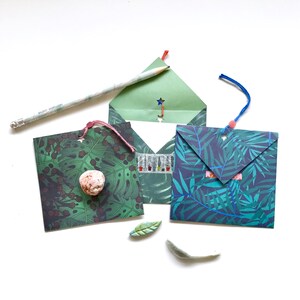Petites enveloppes et leurs cartes, thème plantes