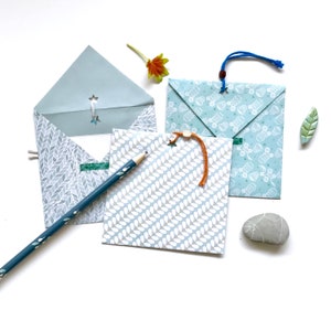 Petites enveloppes et leurs cartes, thème plantes
