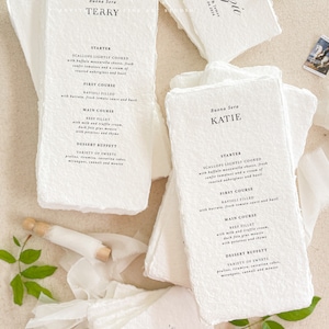 Menus en papier fait main romarin, marque-places avec noms d'invités, cachets de cire dorés, menu imprimé, menus en papier taupe, papier de coton, caution