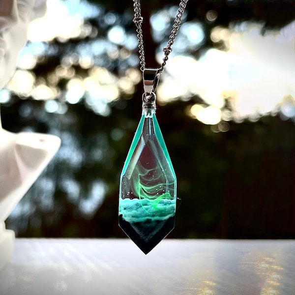 Northern lights necklace Wood Resin Glow in the dark Pendant Meaningful jewelry for him and her, Perfect gift for travelers