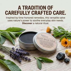 Pode incluir: Uma lata redonda de prata contendo um bálsamo preto com um rótulo escrito Amish Black Salve, rodeada por ramos de alfazema, flores de calêndula amarelas e pedaços de carvão. O texto acima diz A TRADITION OF CAREFULLY CRAFTED CARE. 28g.