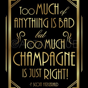 Puede incluir: Texto dorado sobre fondo negro en un marco decorativo que dice "Demasiado de cualquier cosa es malo, pero demasiado champ&aacute;n es justo lo que se necesita! -F Scott Fitzgerald"